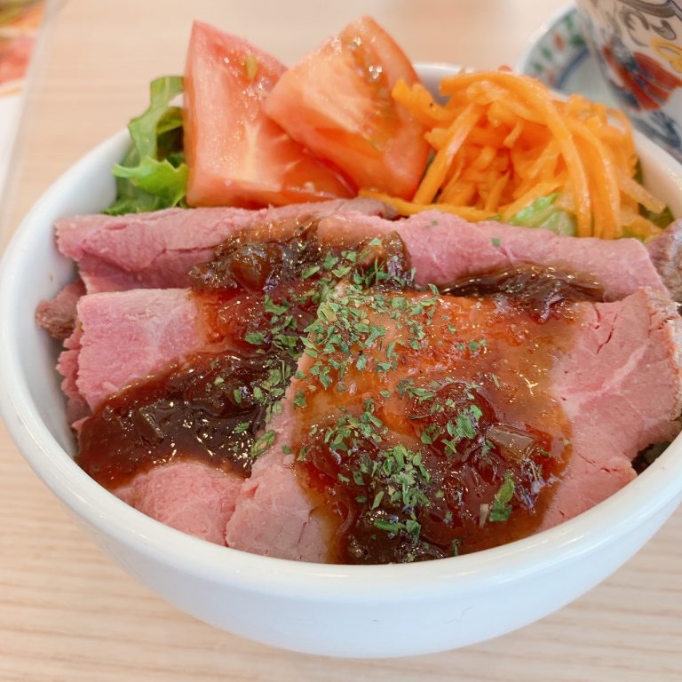 お肉ランチはボリューム満点 Beef Kitchen Stand 歌舞伎町店