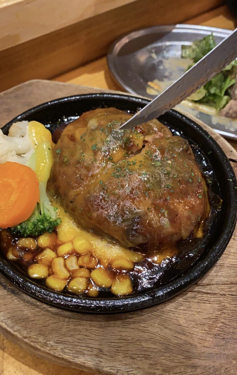 肉汁溢れるハンバーグを歌舞伎町で Beef Kitchen Stand 歌舞伎町店